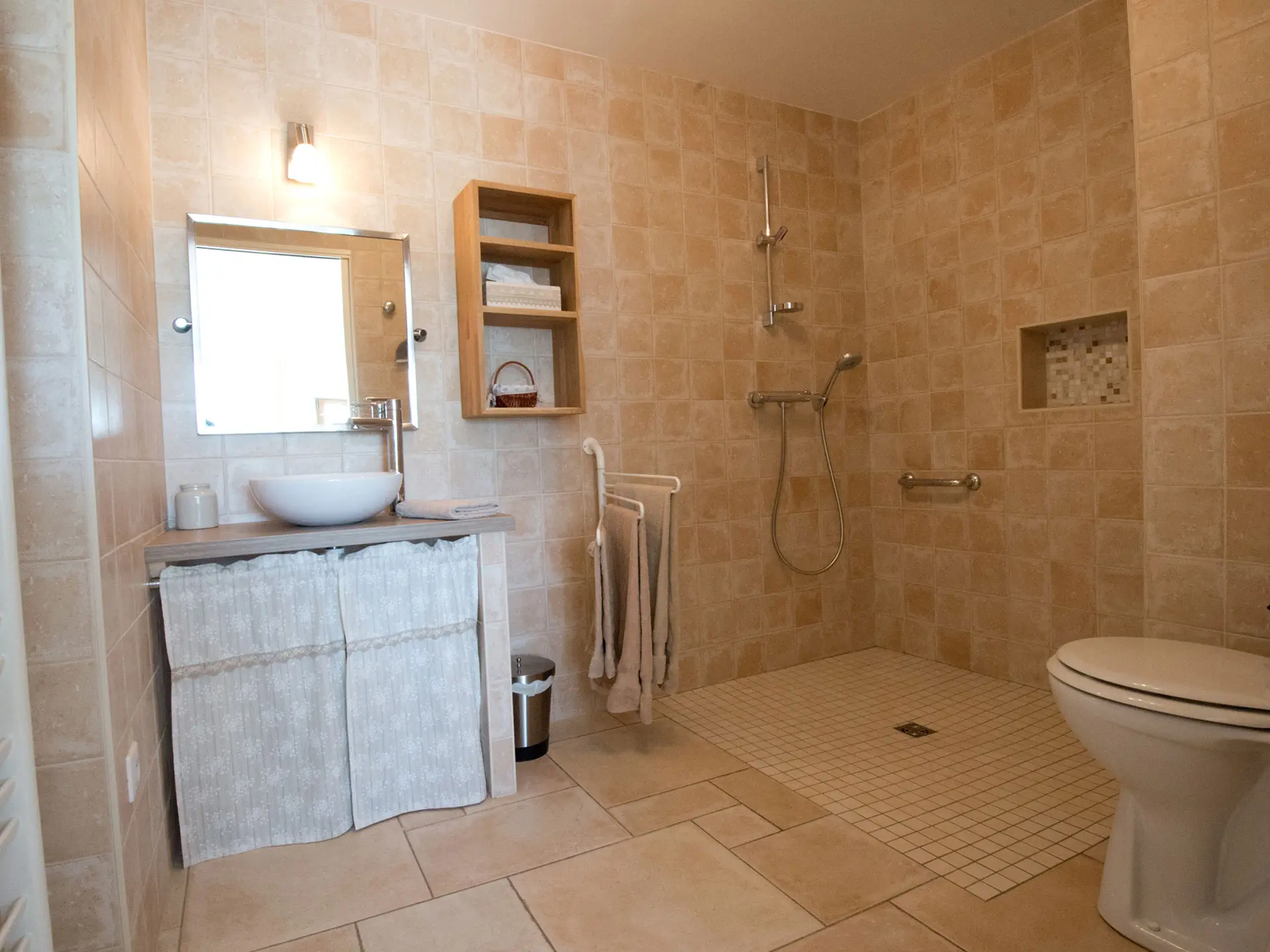 Salle d'eau accessible du gîte Alexandrin