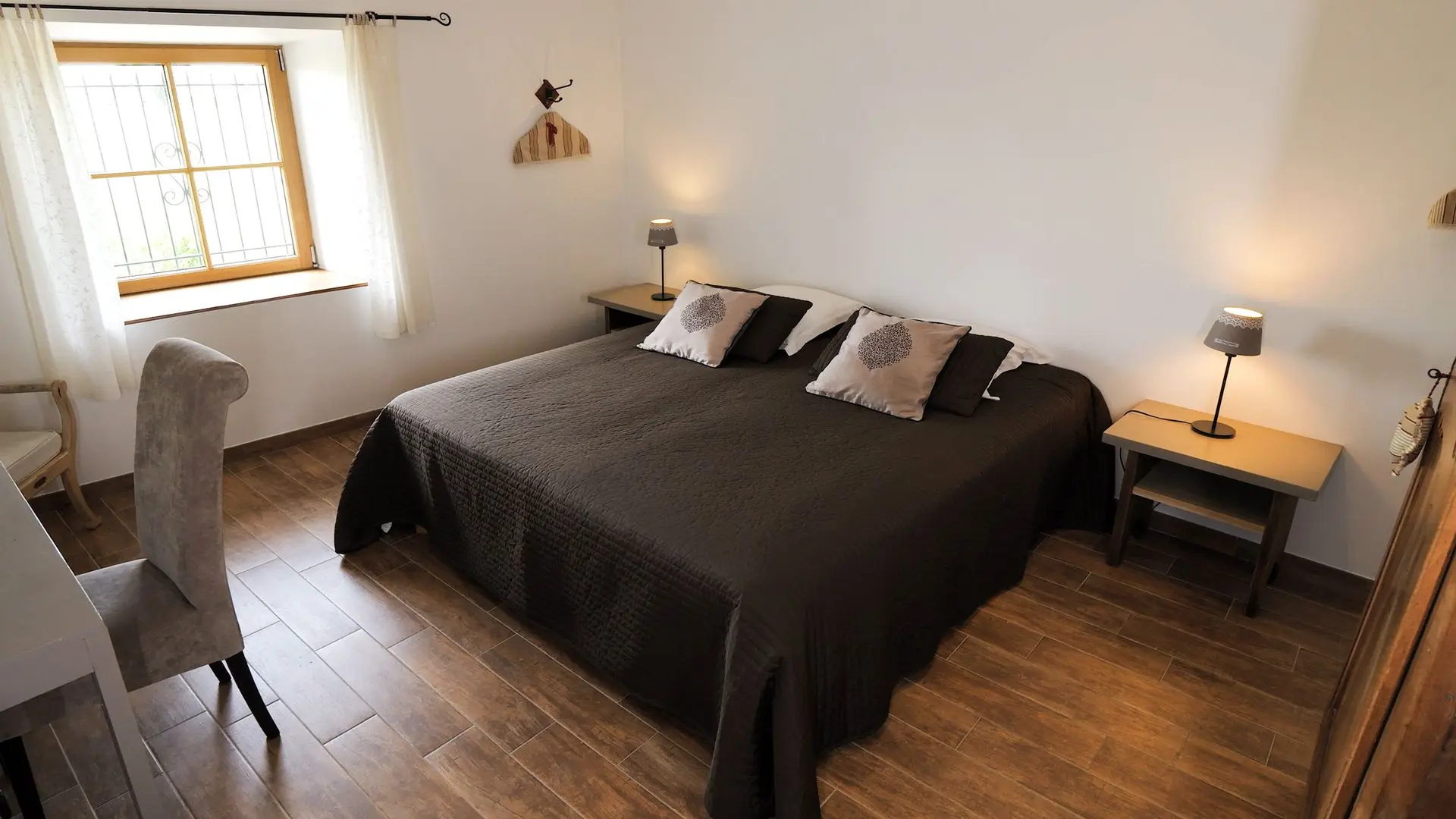 Chambre 5 du gîte Alexandrin, avec lits 90 x 200 ou 180 x 200