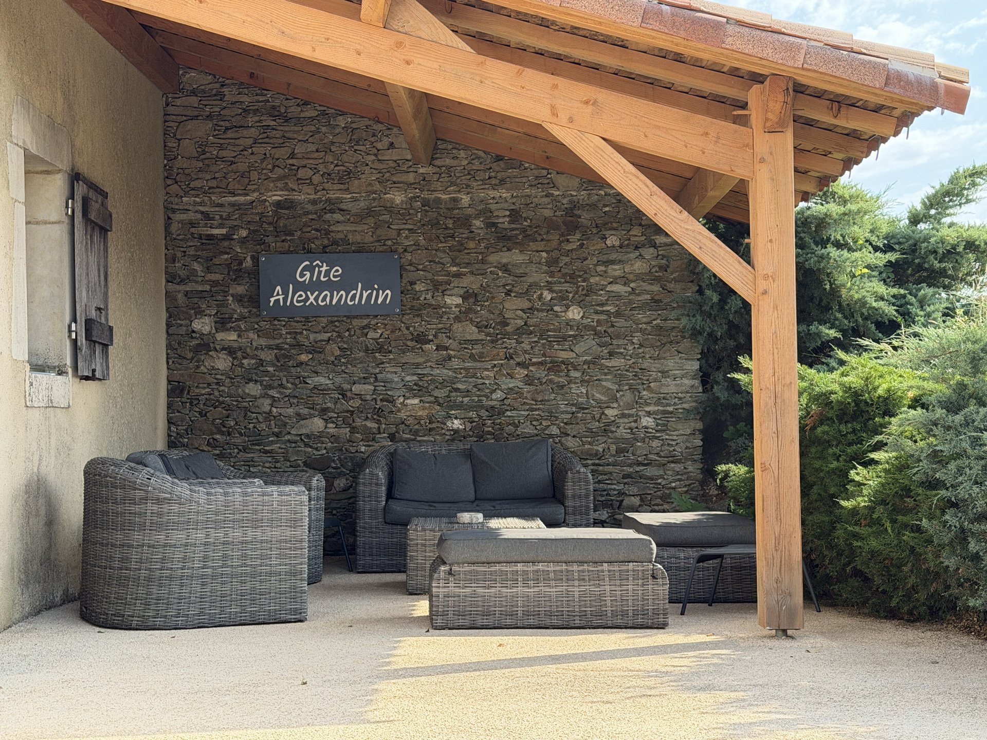 Terrasse haute avec préau au gîte Alexandrin